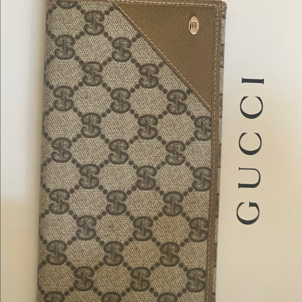 ORIGINAL Gucci wallet in mint condition